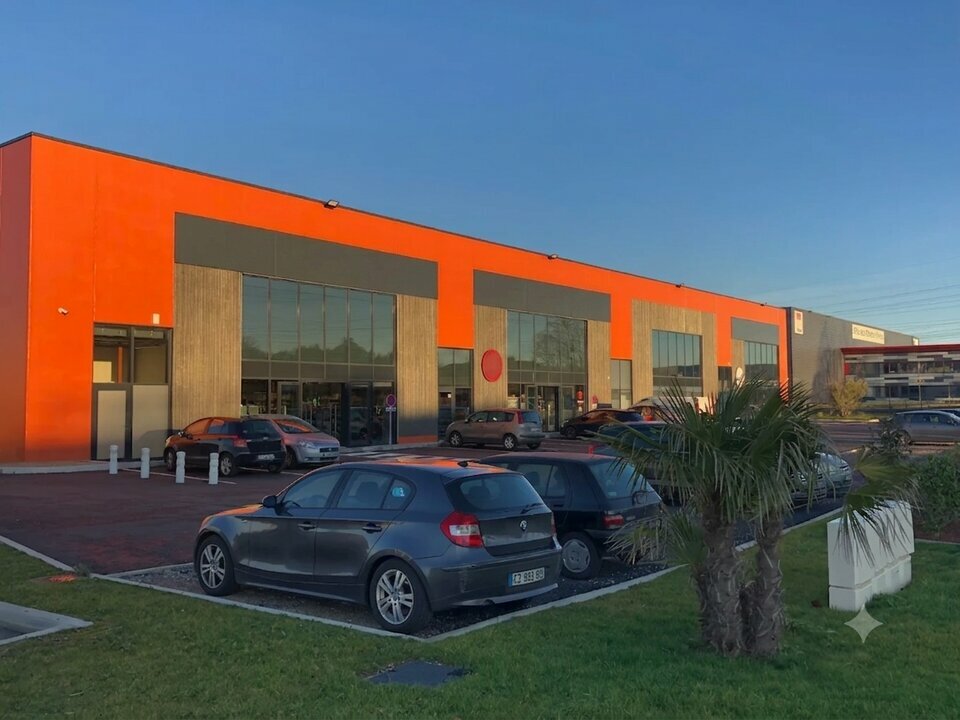 VALORIS REAL ESTATE LOCATION-LOCAL COMMERCIAL-SAINT-QUENTIN-FALLAVIER-38