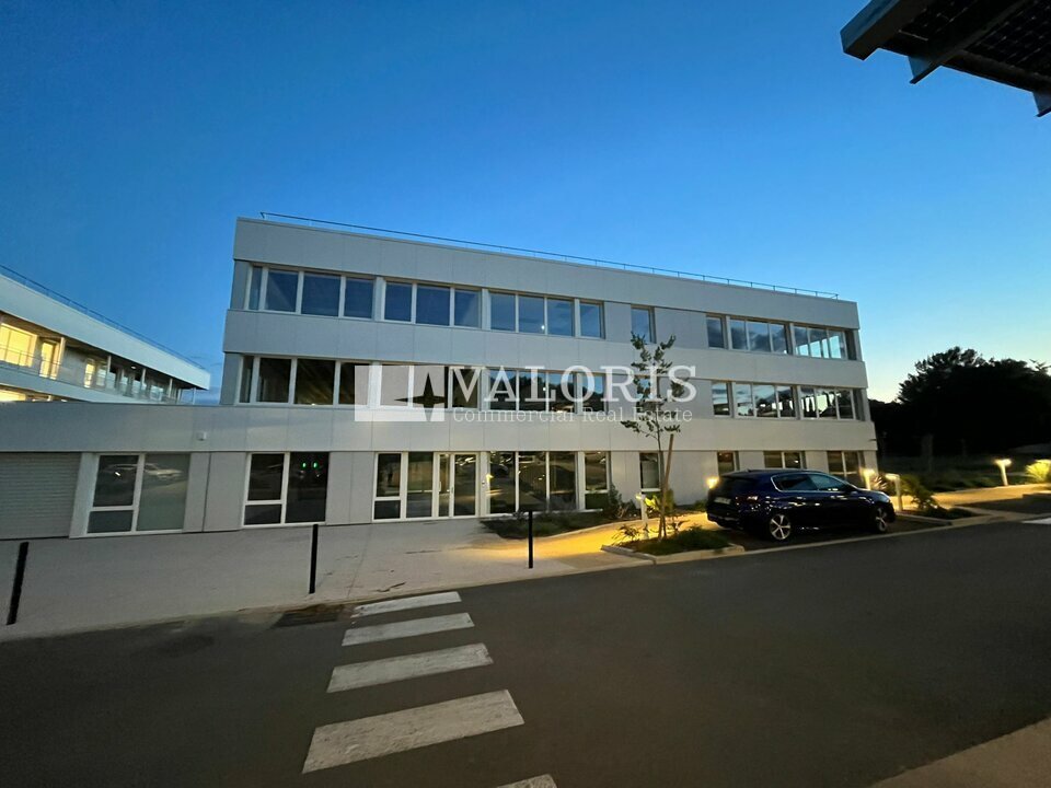 VALORIS REAL ESTATE LOCATION-BUREAUX-EGUILLES-13