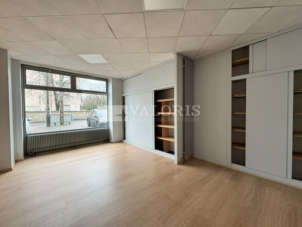 VALORIS REAL ESTATE LOCATION-LOCAL COMMERCIAL-SAINT_PRIEST-69