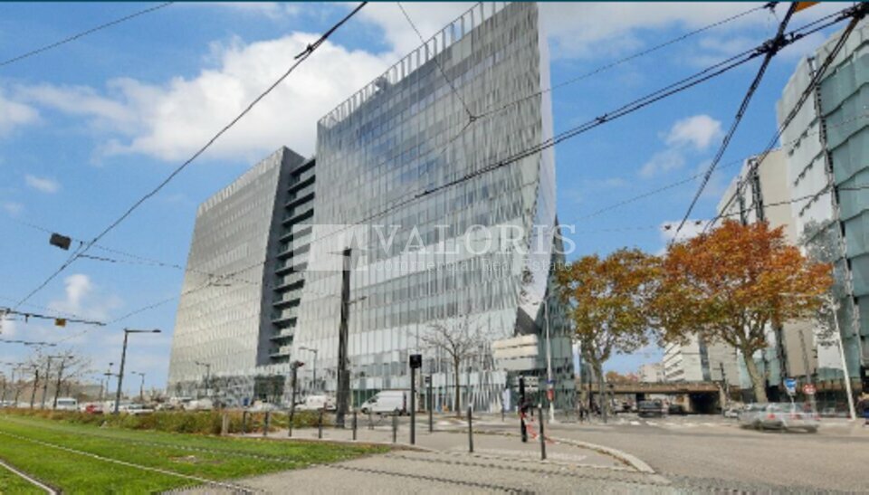 VALORIS REAL ESTATE LOCATION-LOCAL COMMERCIAL-LYON_3-69