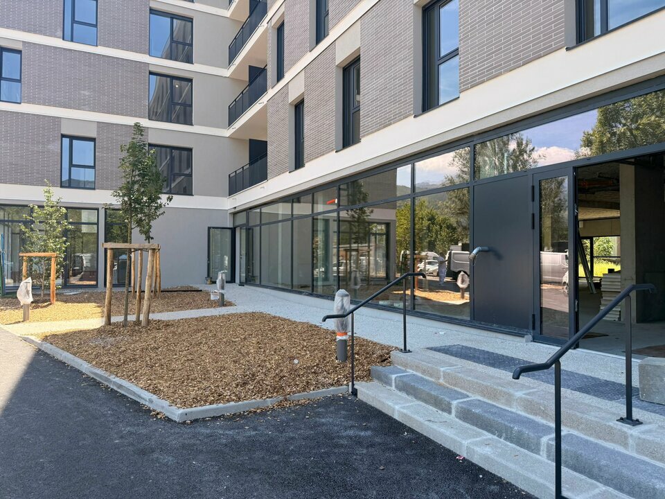 VALORIS REAL ESTATE VENTE-LOCAL COMMERCIAL-GIERES-38