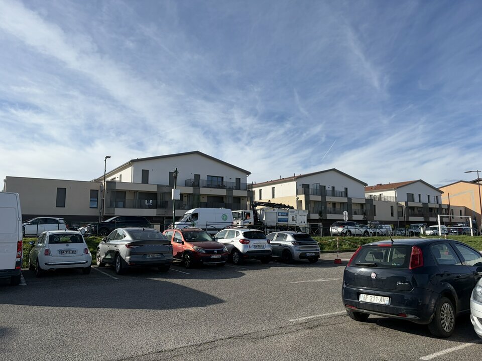 VALORIS REAL ESTATE LOCATION-LOCAL COMMERCIAL-SAINT_BONNET_DE_MURE-69