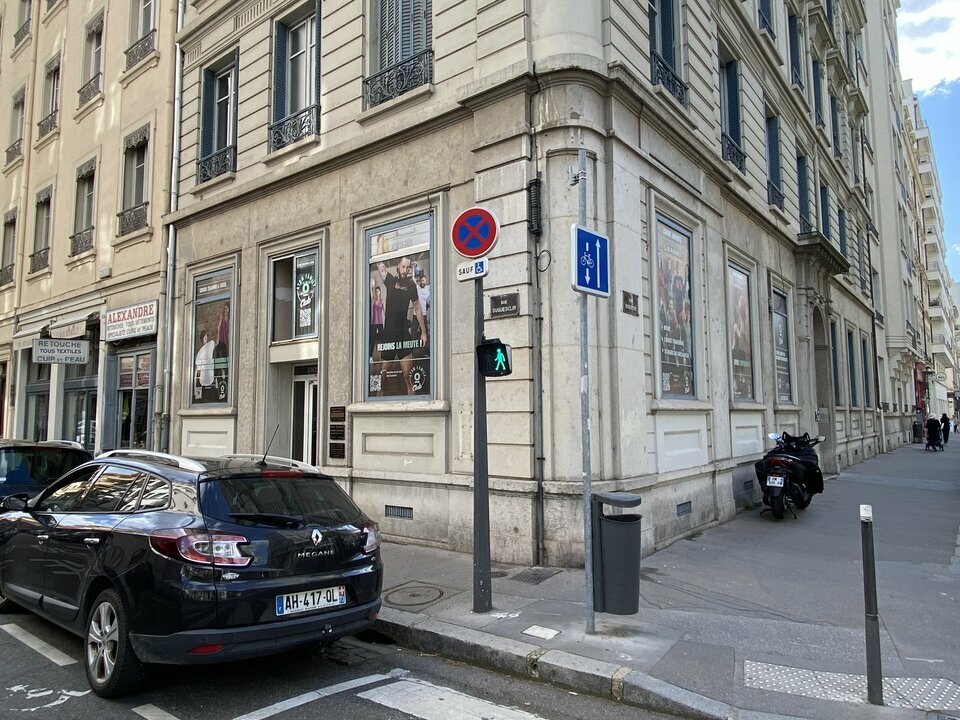 VALORIS REAL ESTATE CESSION-LOCAL COMMERCIAL-LYON_6-69