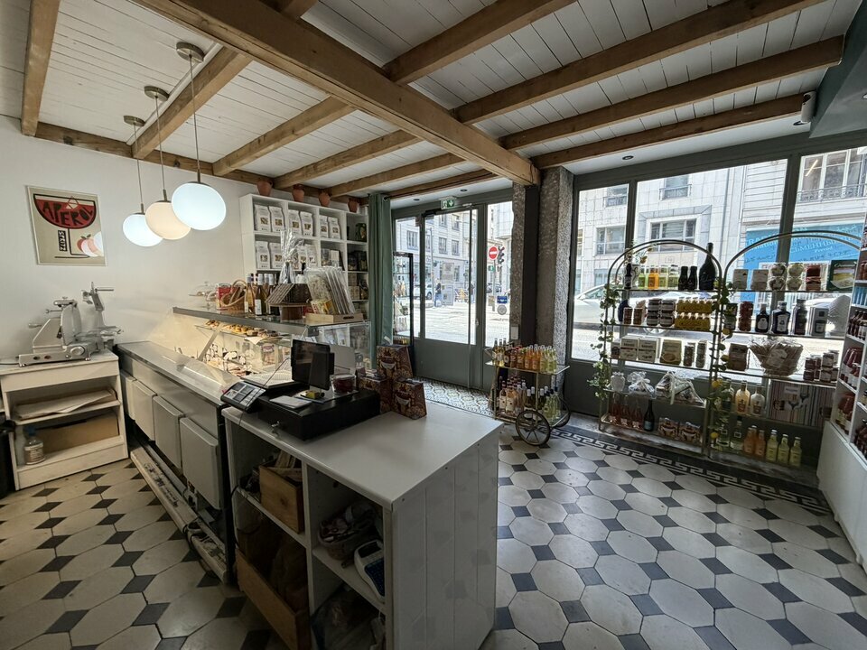 VALORIS REAL ESTATE CESSION-LOCAL COMMERCIAL-LYON_6-69