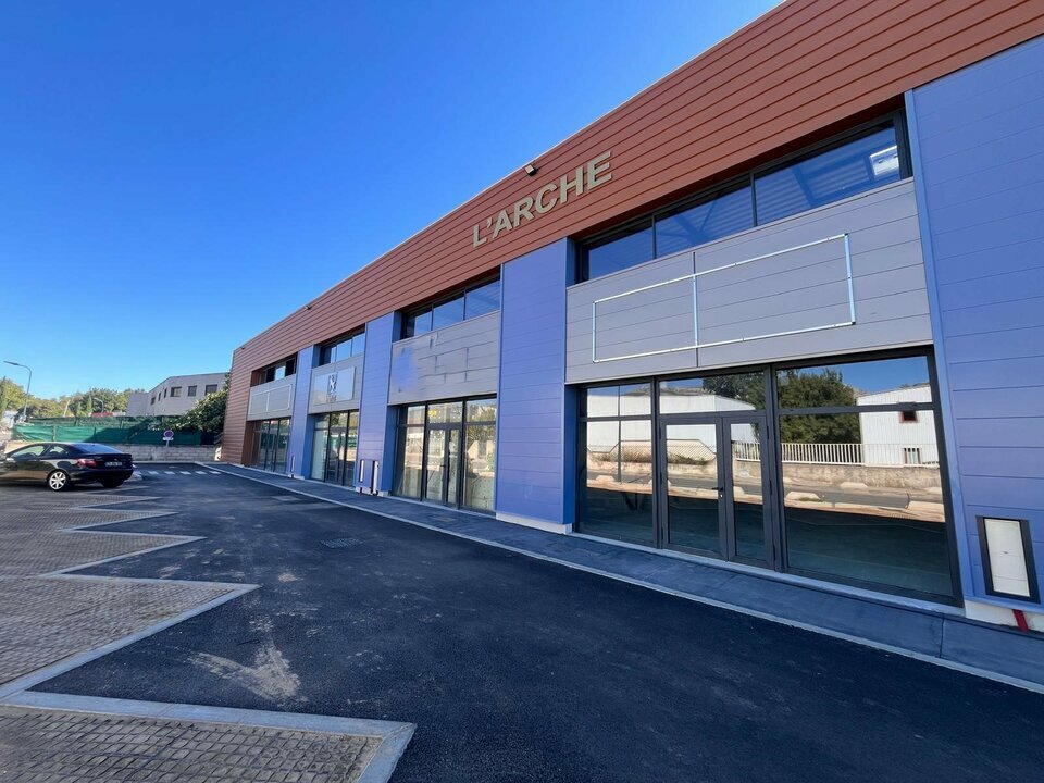 VALORIS REAL ESTATE LOCATION-LOCAL COMMERCIAL-ROQUEVAIRE-13