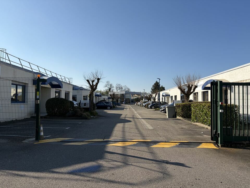 VALORIS REAL ESTATE LOCATION-LOCAL D'ACTIVITE-SAINT_GENIS_LAVAL-69