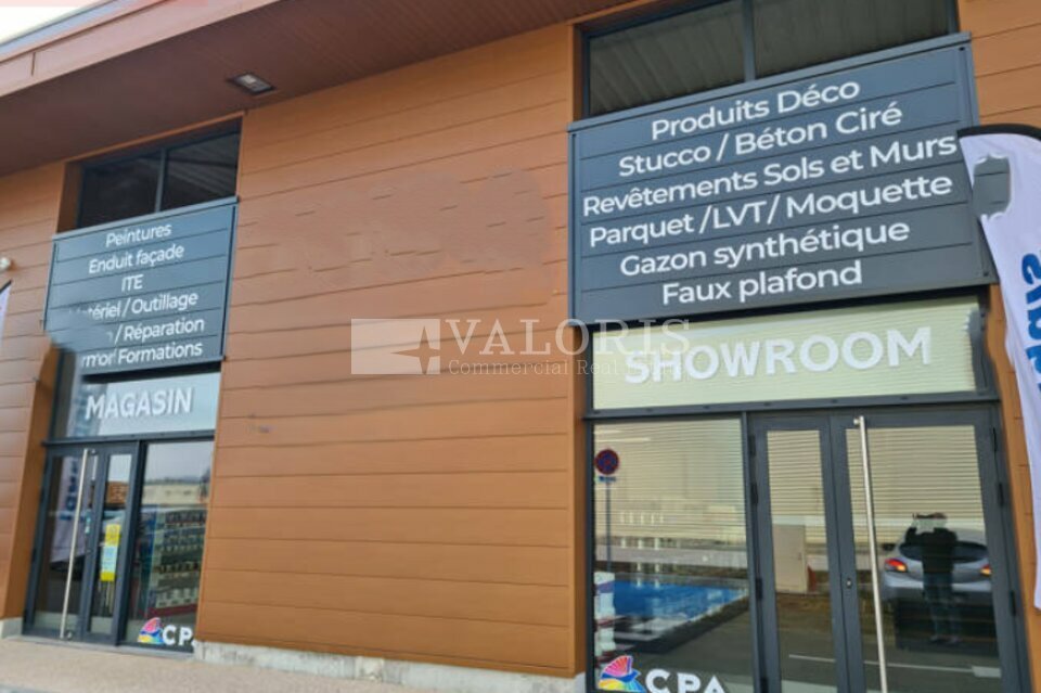 VALORIS REAL ESTATE LOCATION-LOCAL COMMERCIAL-BRIGNOLES-83