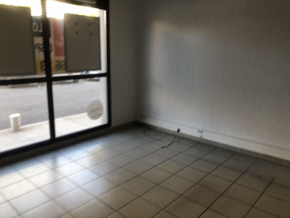 GDI LOCATION-LOCAL COMMERCIAL-NIMES-30