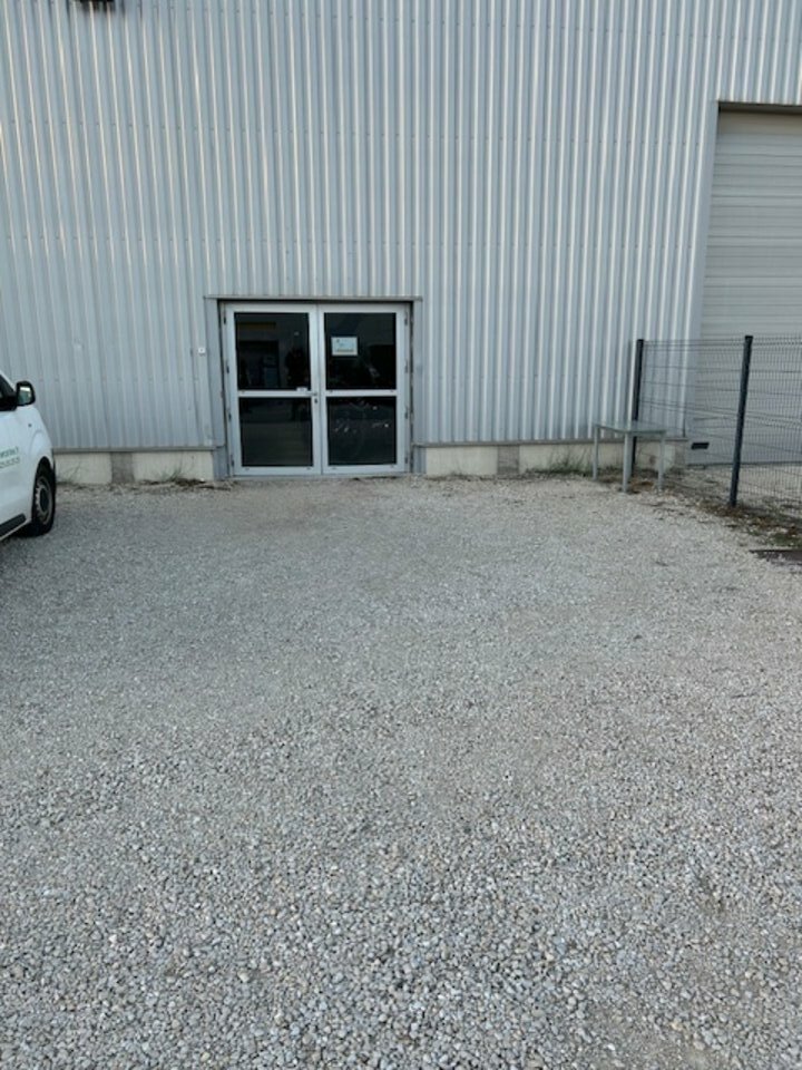 GDI LOCATION-LOCAL D'ACTIVITE-ENTRAIGUES_SUR_LA_SORGUE-84