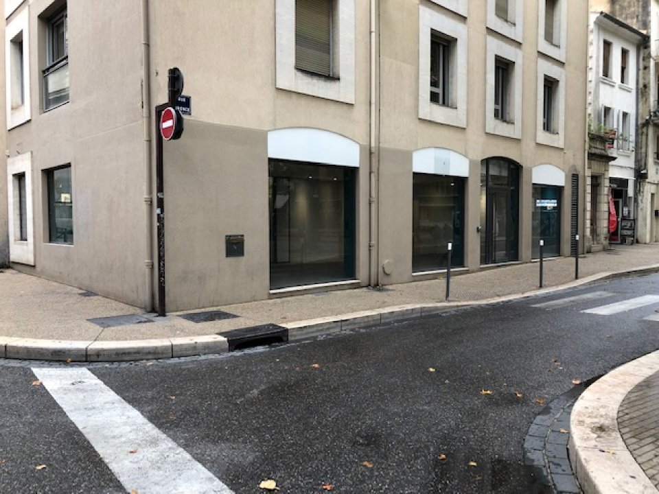 GDI LOCATION-LOCAL COMMERCIAL-AVIGNON-84