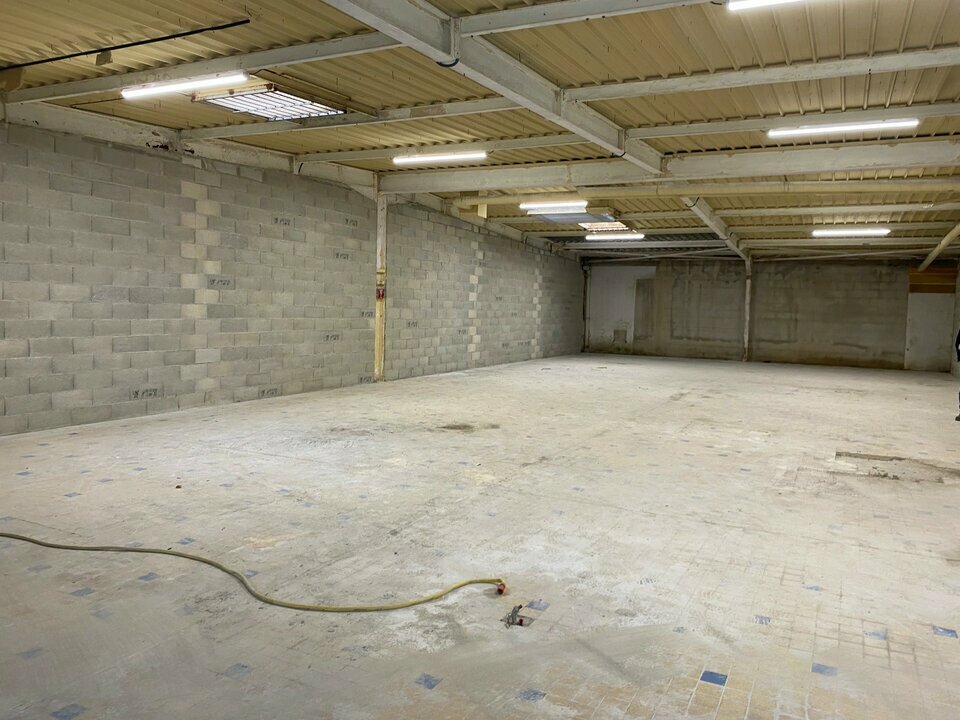 BLC IMMOBILIER LOCATION-LOCAL COMMERCIAL-AUBAGNE-13