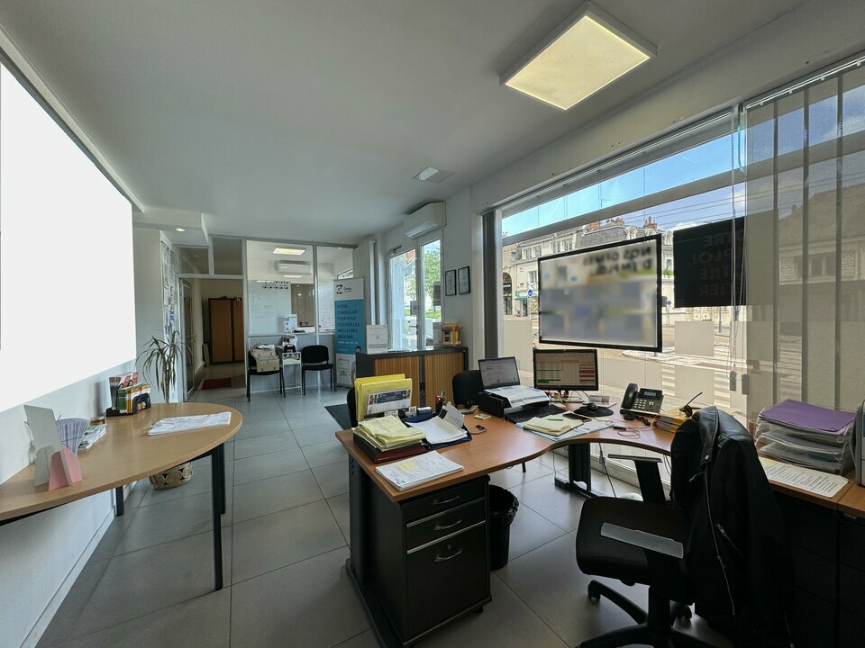 ARTHUR LOYD TOURS LOCATION-LOCAL COMMERCIAL-TOURS-37