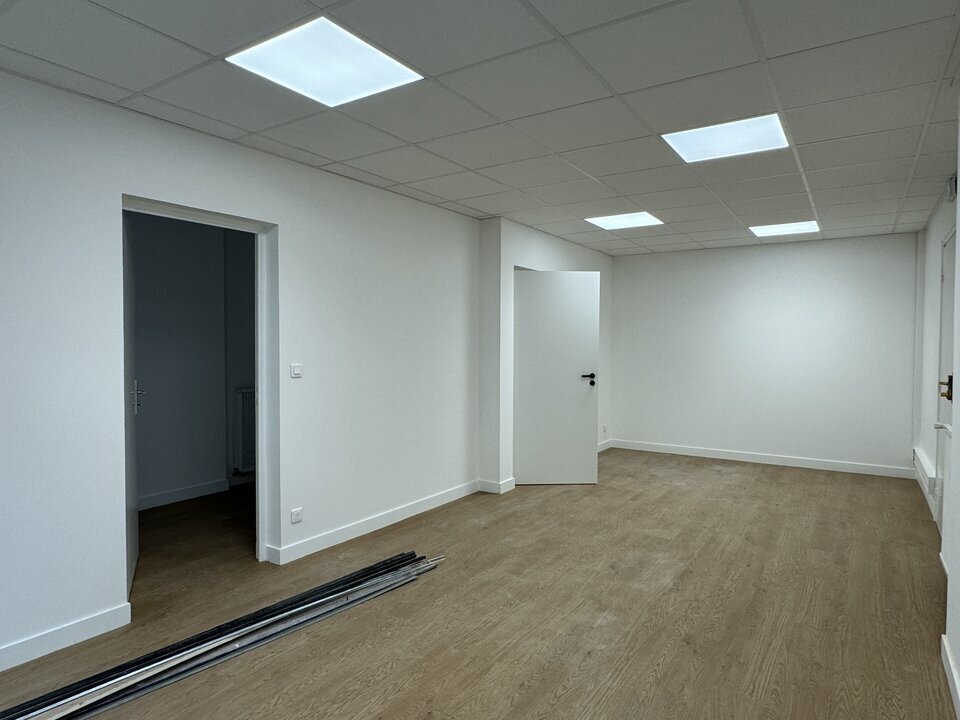 ARTHUR LOYD TOURS LOCATION-LOCAL COMMERCIAL-TOURS-37