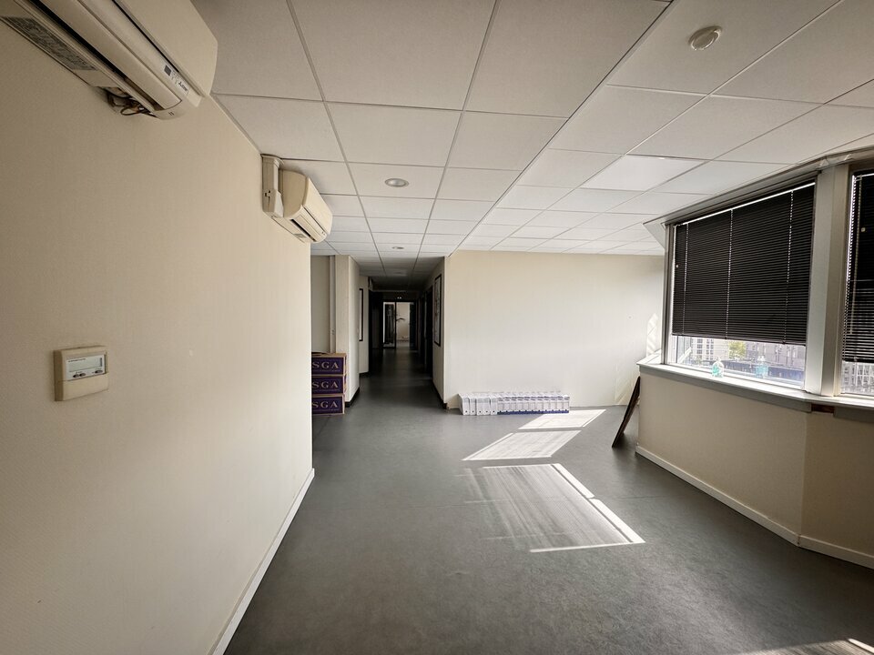 ARTHUR LOYD TOURS LOCATION-BUREAUX-TOURS-37