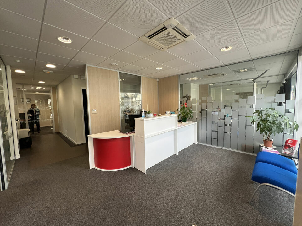 ARTHUR LOYD TOURS LOCATION-BUREAUX-TOURS-37