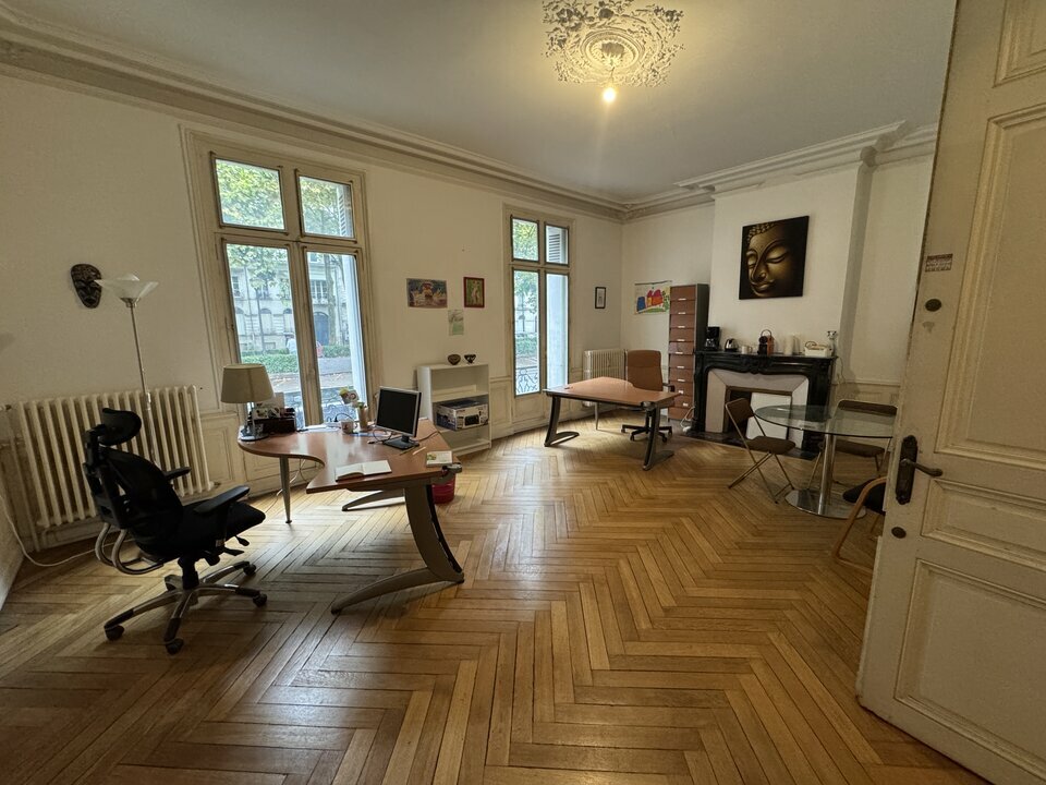 ARTHUR LOYD TOURS LOCATION-BUREAUX-TOURS-37
