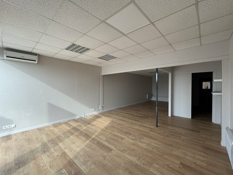 ARTHUR LOYD TOURS LOCATION-LOCAL COMMERCIAL-TOURS-37