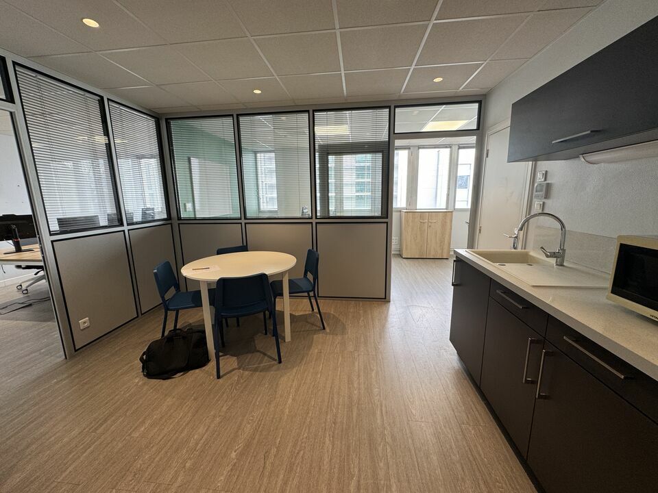 ARTHUR LOYD TOURS LOCATION-BUREAUX-TOURS-37