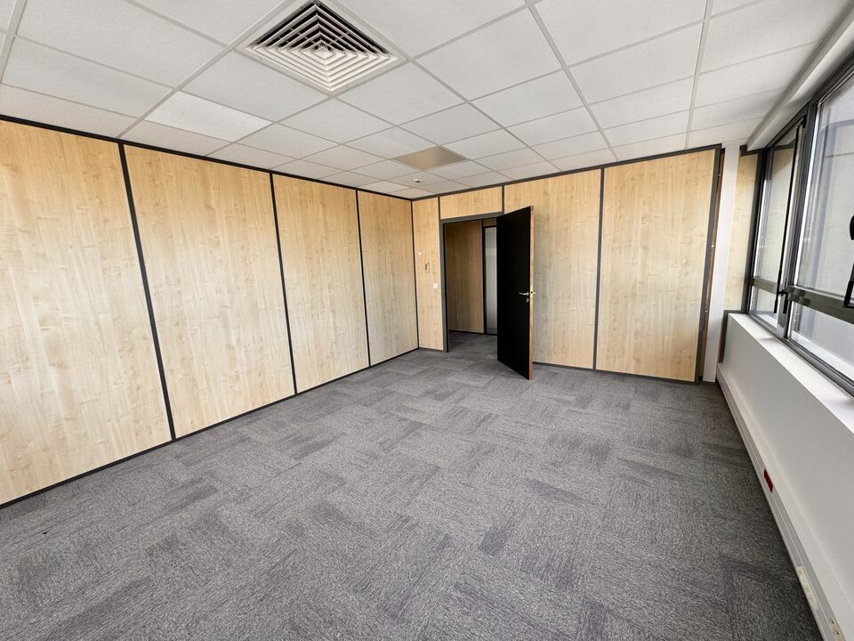 ARTHUR LOYD TOURS LOCATION-BUREAUX-TOURS-37