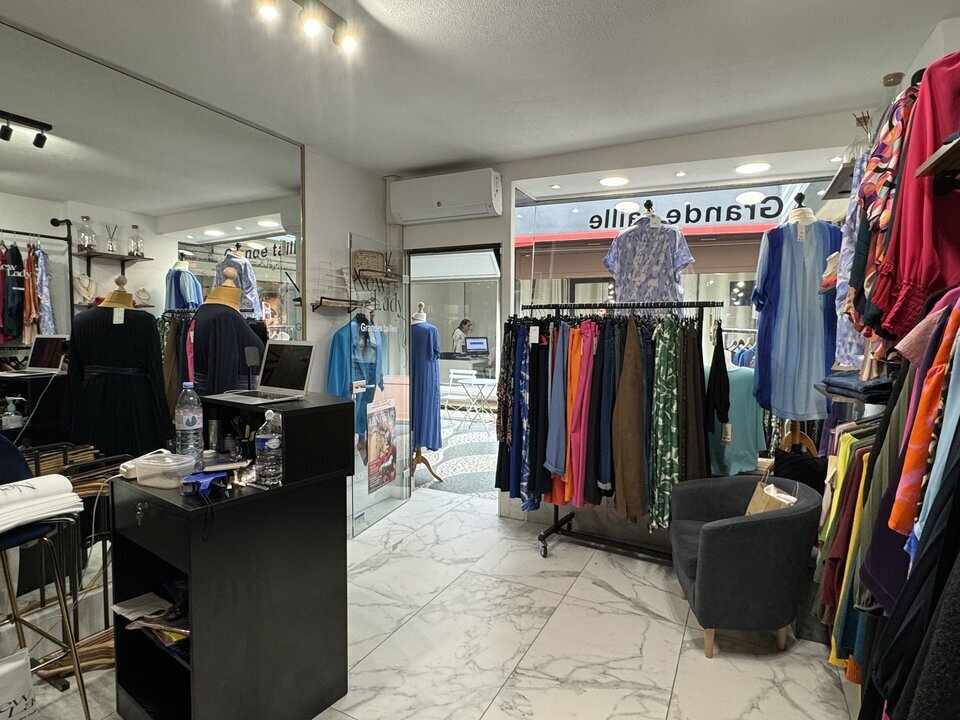 ARTHUR LOYD TOURS LOCATION-LOCAL COMMERCIAL-TOURS-37