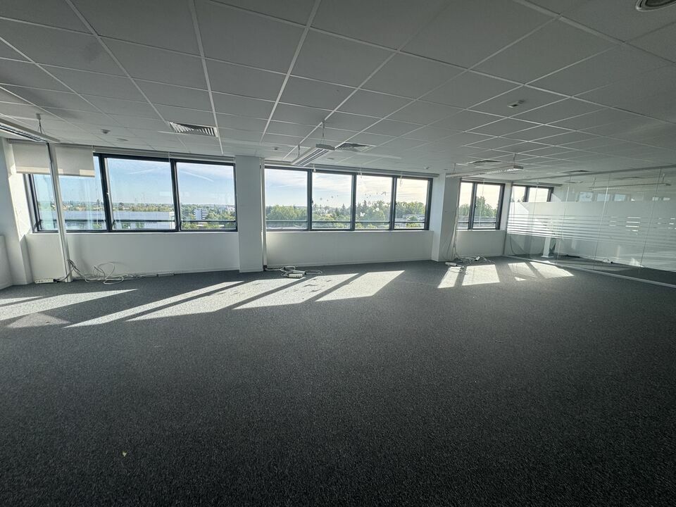 ARTHUR LOYD TOURS LOCATION-BUREAUX-TOURS-37