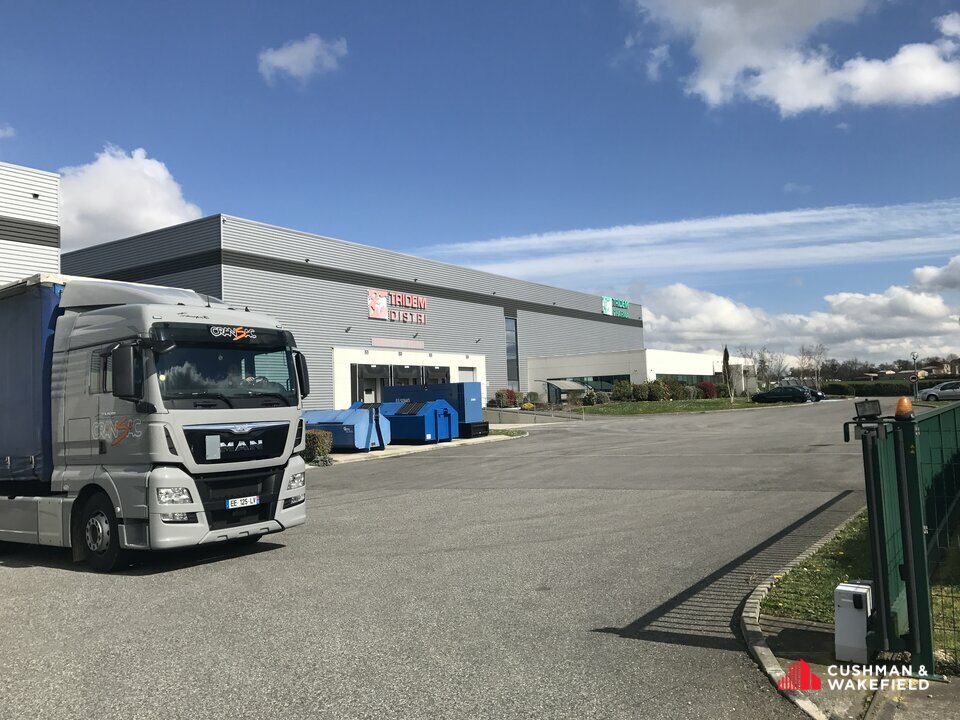 CUSHMAN WAKEFIELD TOULOUSE LOCATION-ENTREPOT-ESCALQUENS-31