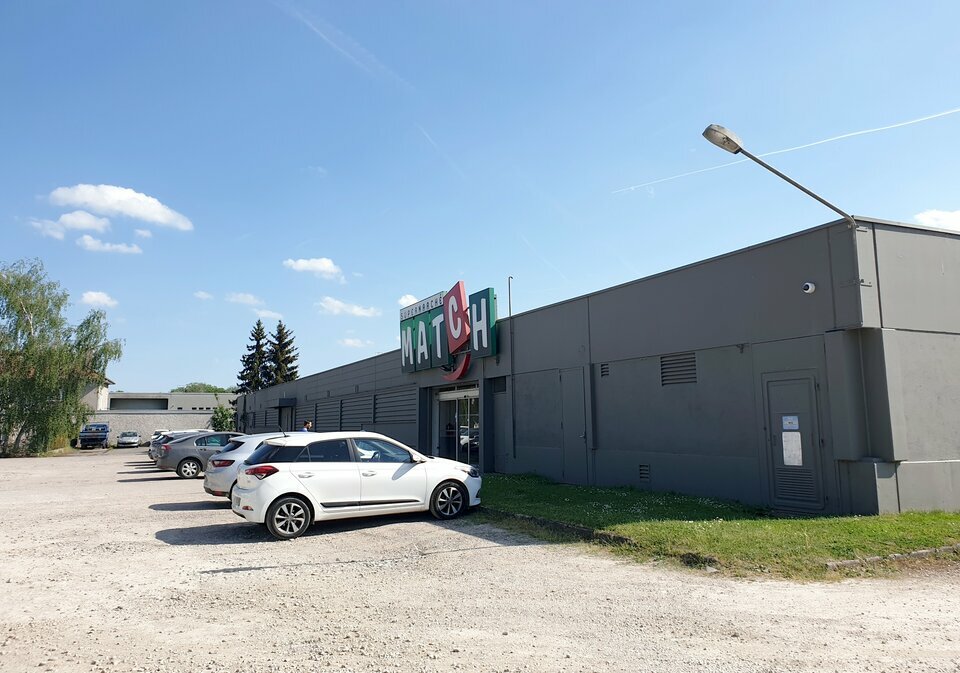 ARTHUR LOYD LORRAINE  LOCATION-LOCAL COMMERCIAL-CHARMES-88