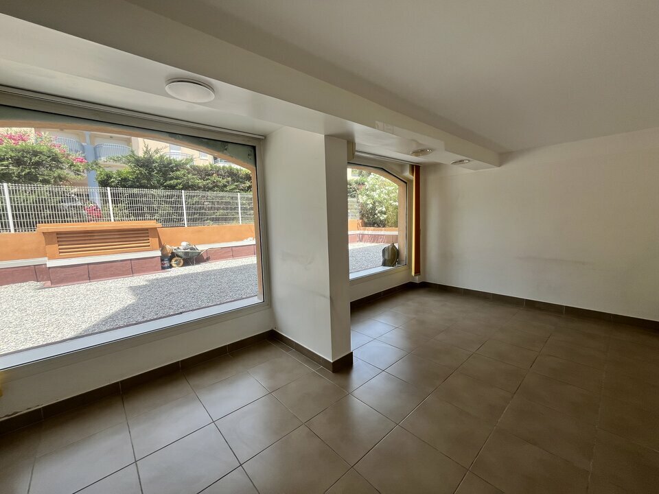 ACE IMMOBILIER LOCATION-LOCAL COMMERCIAL-FREJUS-83