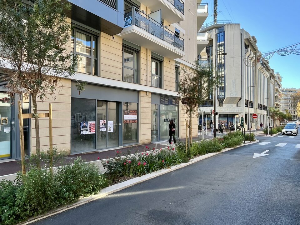 ACE IMMOBILIER LOCATION-LOCAL COMMERCIAL-ANTIBES-06