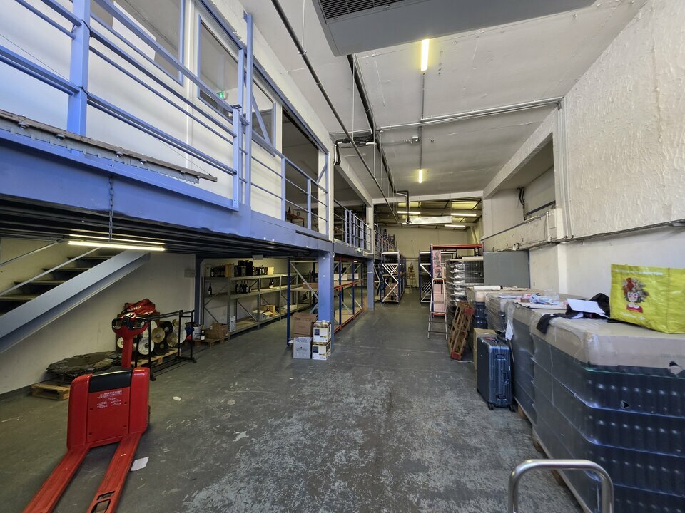 ACE IMMOBILIER LOCATION-LOCAL D'ACTIVITE-SAINT_LAURENT_DU_VAR-06