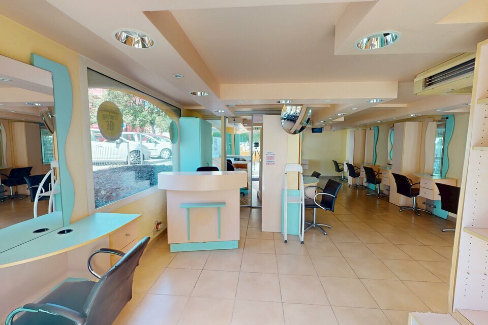ACE IMMOBILIER LOCATION-LOCAL COMMERCIAL-FREJUS-83