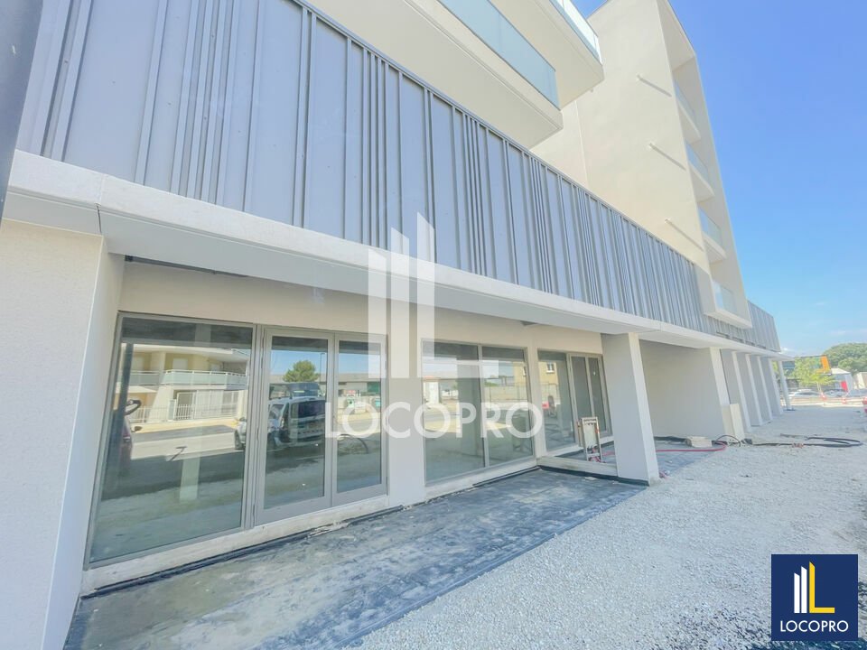 LOCOPRO BOUCHES DU RHONE LOCATION-LOCAL COMMERCIAL-LES_ANGLES-30