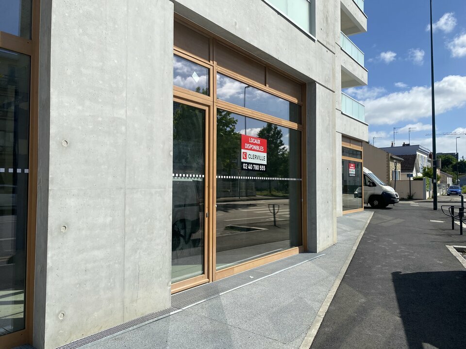 CLERVILLE LOCATION-LOCAL COMMERCIAL-NANTES-44