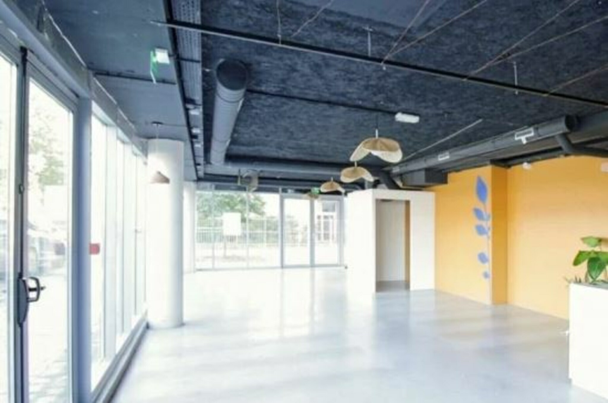 CLERVILLE LOCATION-LOCAL COMMERCIAL-NANTES-44