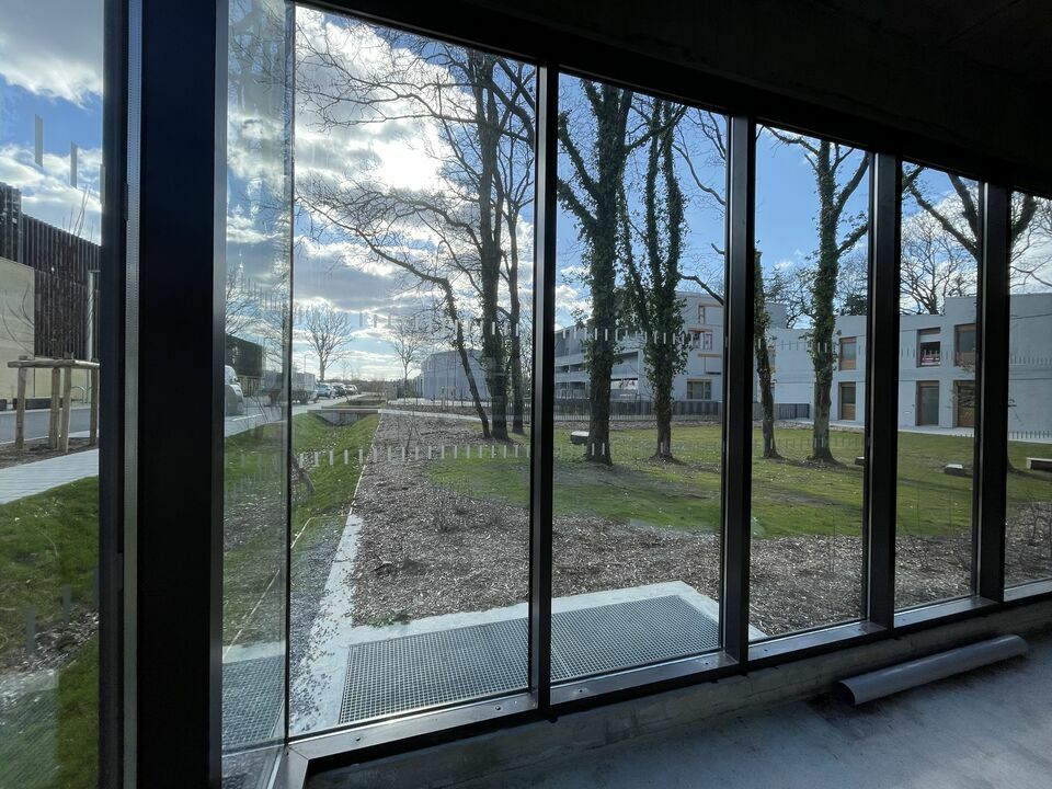 CLERVILLE LOCATION-LOCAL COMMERCIAL-NANTES-44