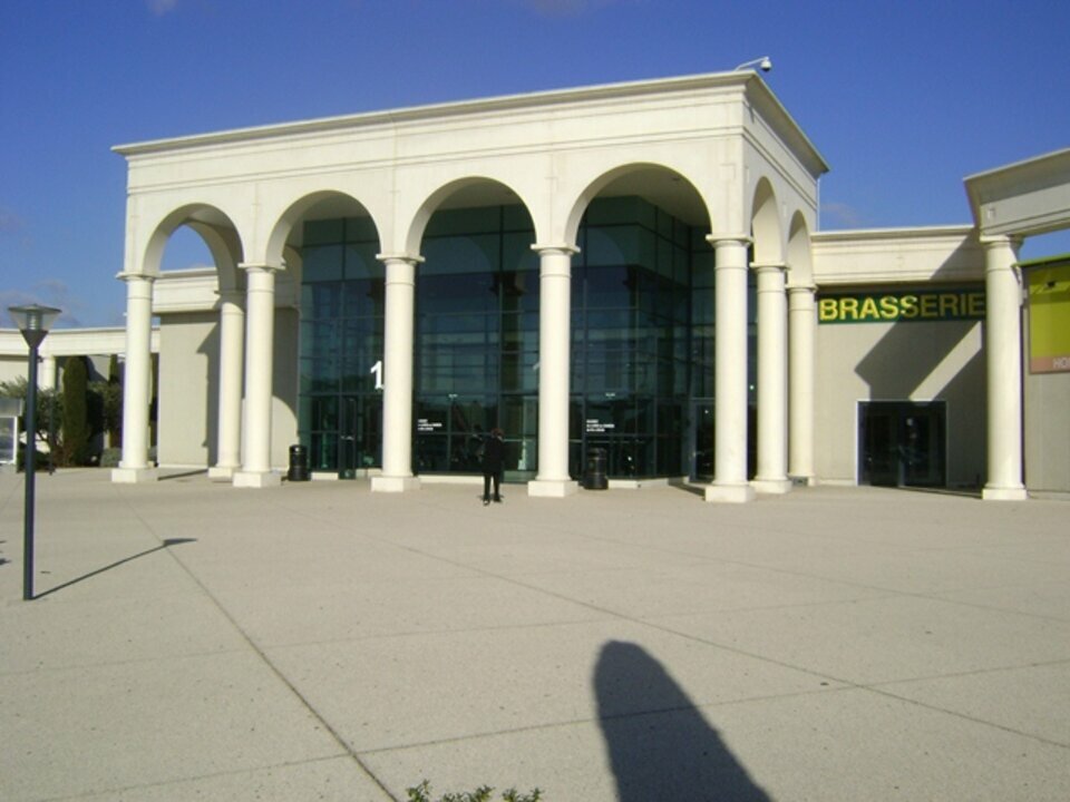 ARTHUR LOYD VAUCLUSE LOCATION-LOCAL COMMERCIAL-LES_ANGLES-30