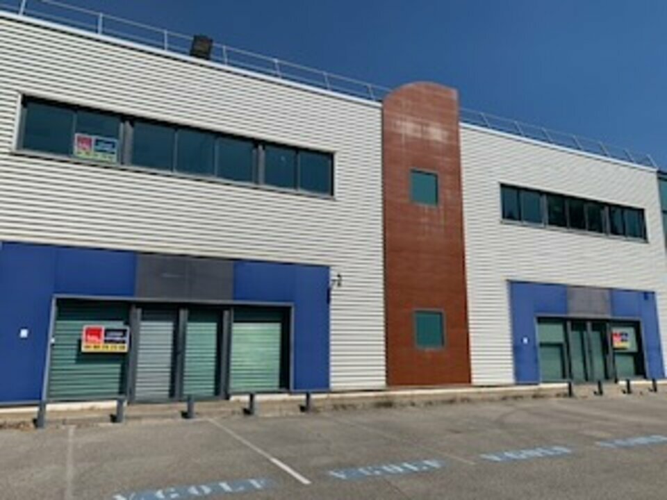 ARTHUR LOYD VAUCLUSE LOCATION-BUREAUX-ENTRAIGUES_SUR_LA_SORGUE-84