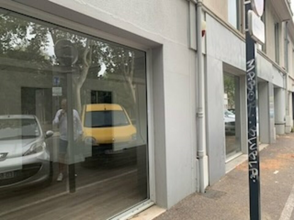 ARTHUR LOYD VAUCLUSE LOCATION-LOCAL COMMERCIAL-AVIGNON-84