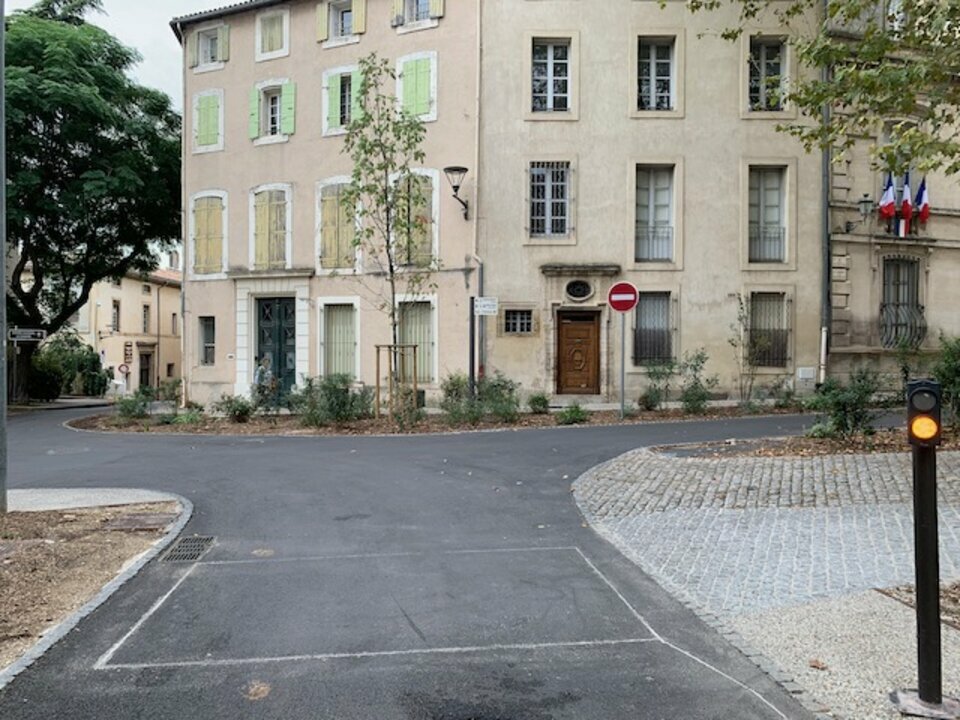 ARTHUR LOYD VAUCLUSE VENTE-BUREAUX-CARPENTRAS-84