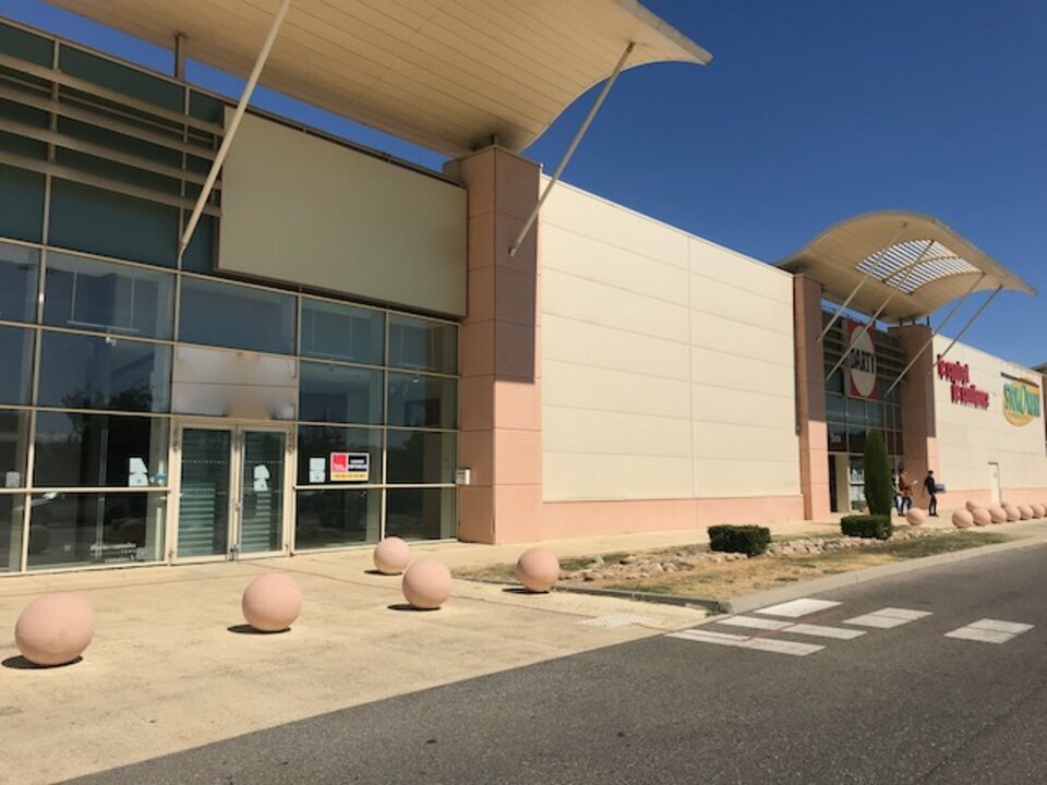 ARTHUR LOYD VAUCLUSE LOCATION-LOCAL COMMERCIAL-AVIGNON-84