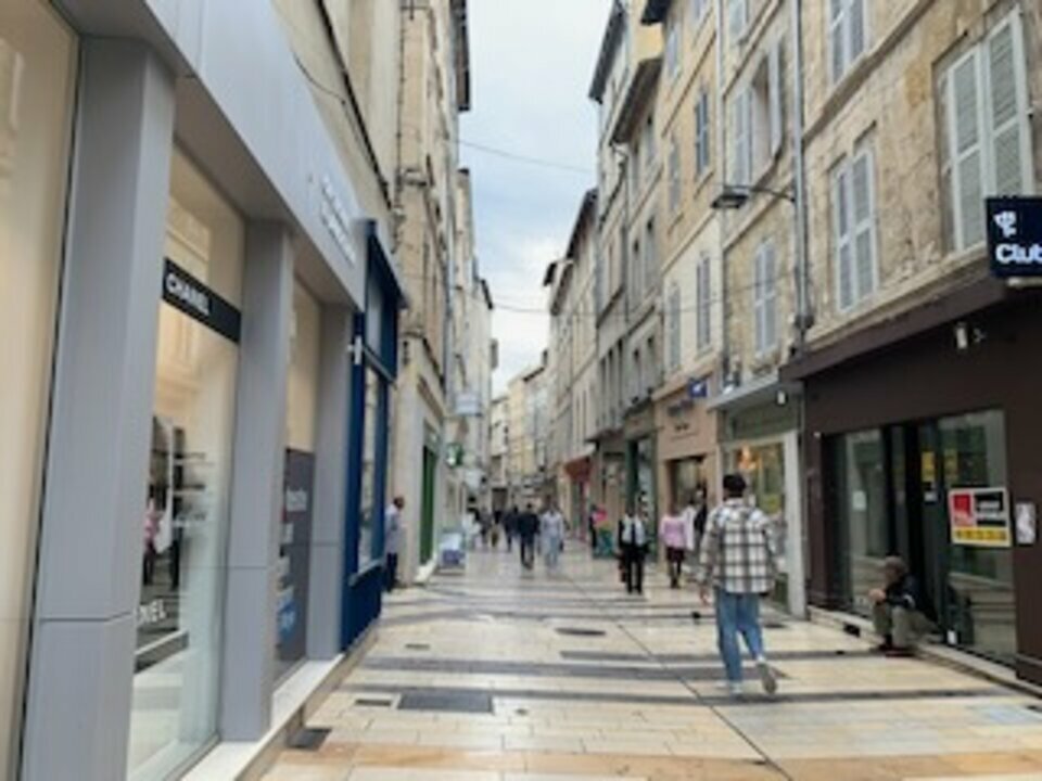 ARTHUR LOYD VAUCLUSE LOCATION-LOCAL COMMERCIAL-AVIGNON-84