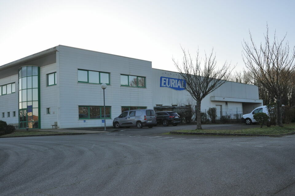 CUSHMAN WAKEFIELD BORDEAUX LOCATION-ENTREPOT-LA_CRECHE-79