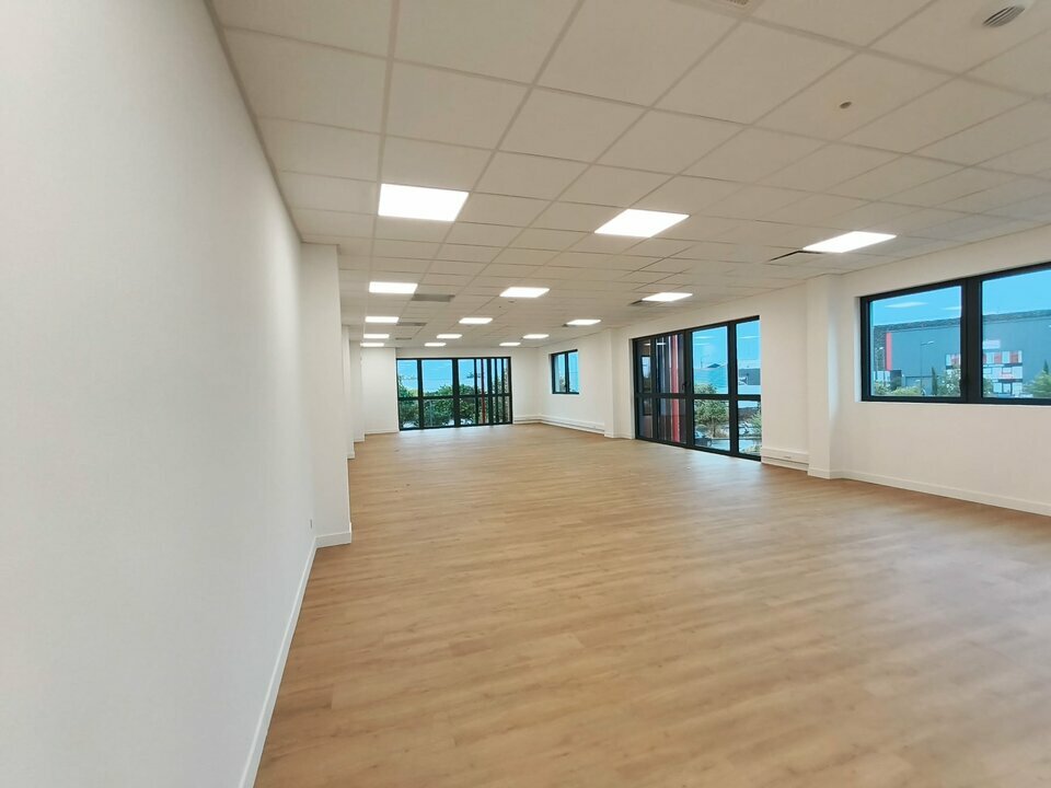 PROLOCAUX LOCATION-BUREAUX-VAULX_EN_VELIN-69