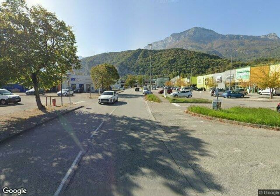 123 COMMERCES VENTE-LOCAL COMMERCIAL-ECHIROLLES-38