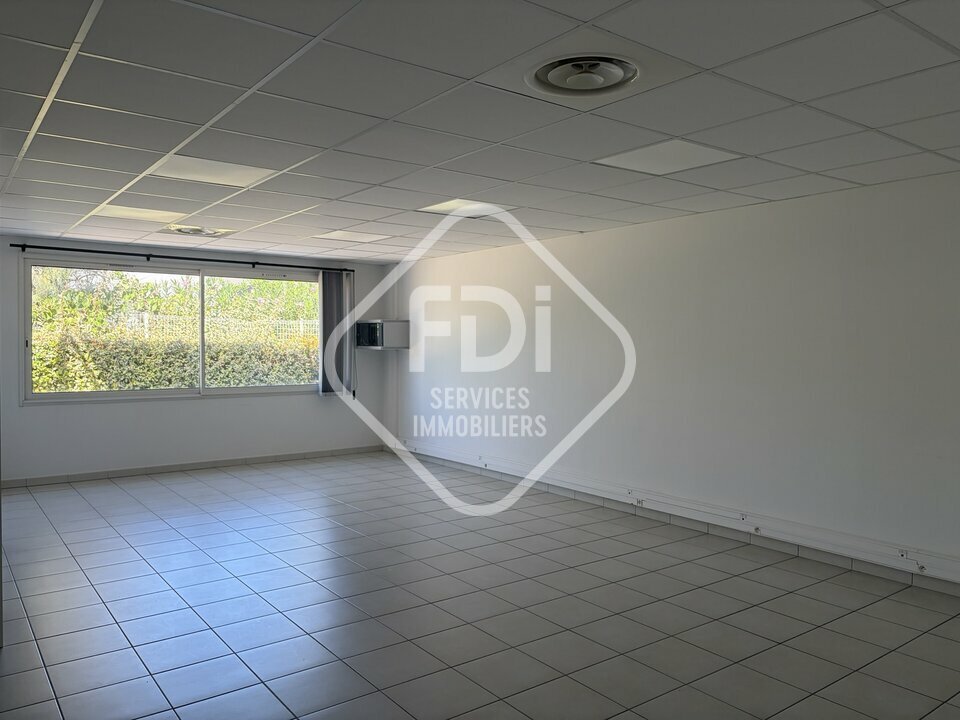 FDI SERVICES IMMOBILIERS D'ENTREPRISE LOCATION-BUREAUX-GALLARGUES_LE_MONTUEUX-30