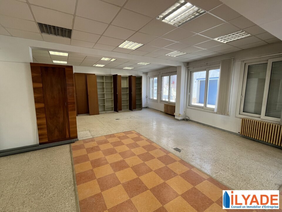 BUREAUX à Vendre à PERTUIS - 84 BUREAUX à Vendre à PERTUIS - 84