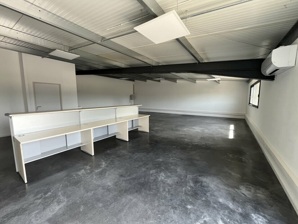 BUREAUX à Louer à LE THOR - 84 BUREAUX à Louer à LE THOR - 84