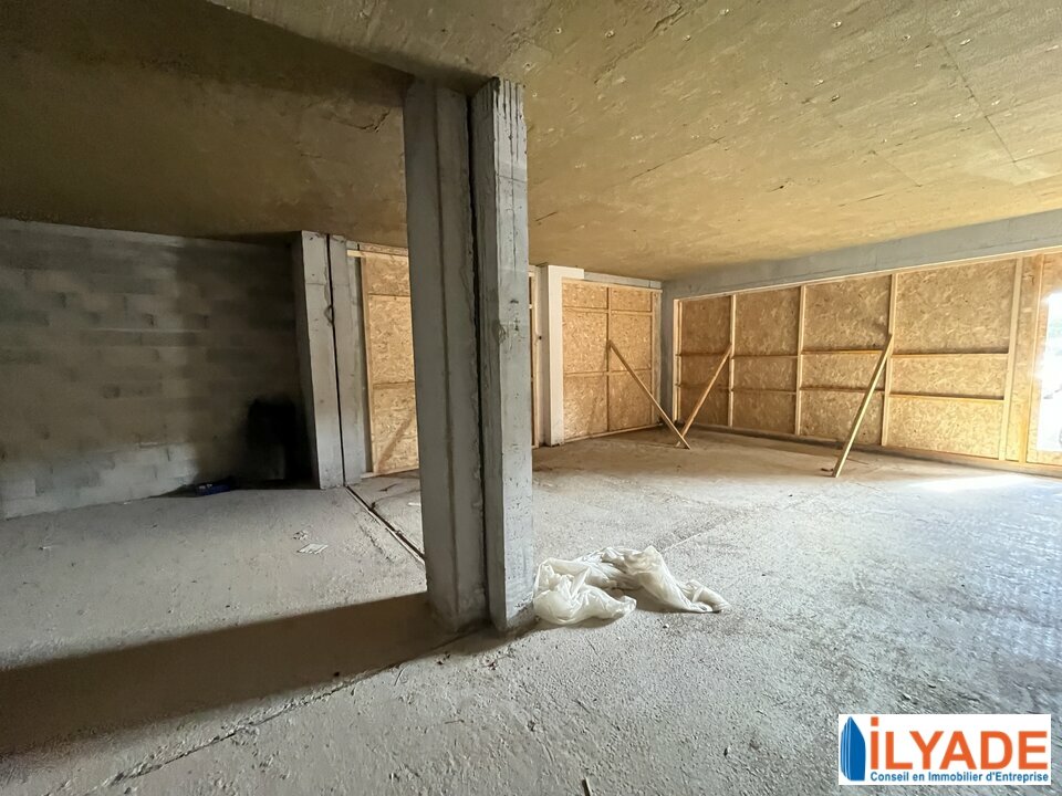ILYADE VENTE-LOCAL COMMERCIAL-POURRIERES-83