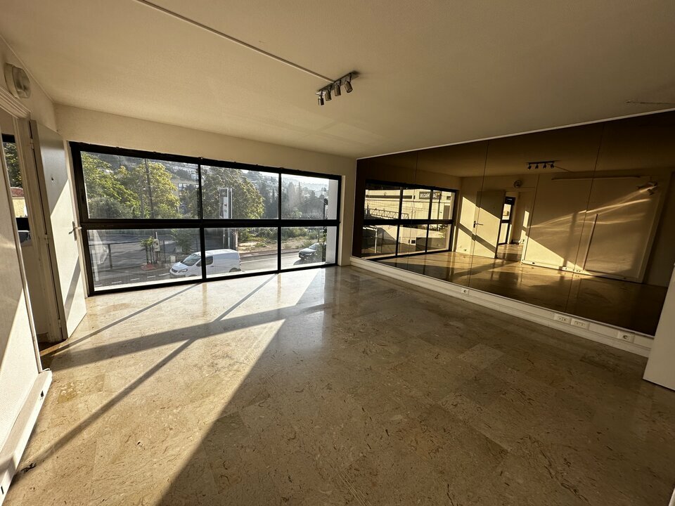 BERGE IMMOBILIER CANNES LOCATION-BUREAUX-MOUGINS-06