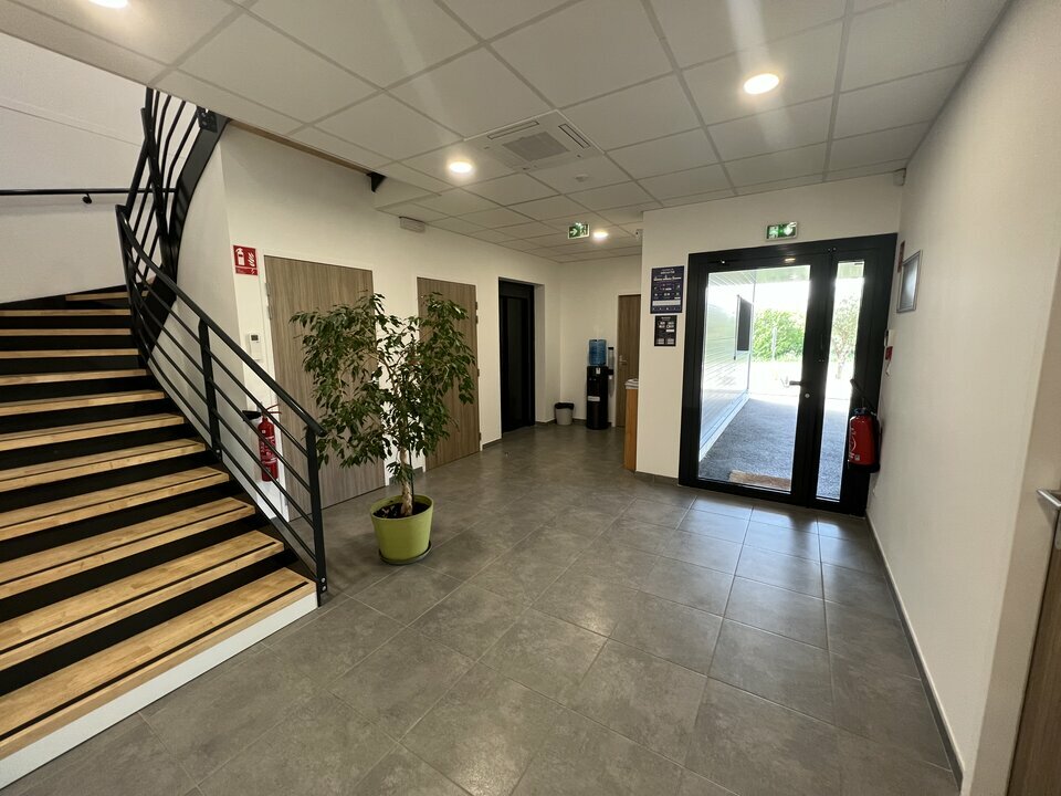 ARTHUR LOYD VALENCE VENTE-BUREAUX-GUILHERAND-07
